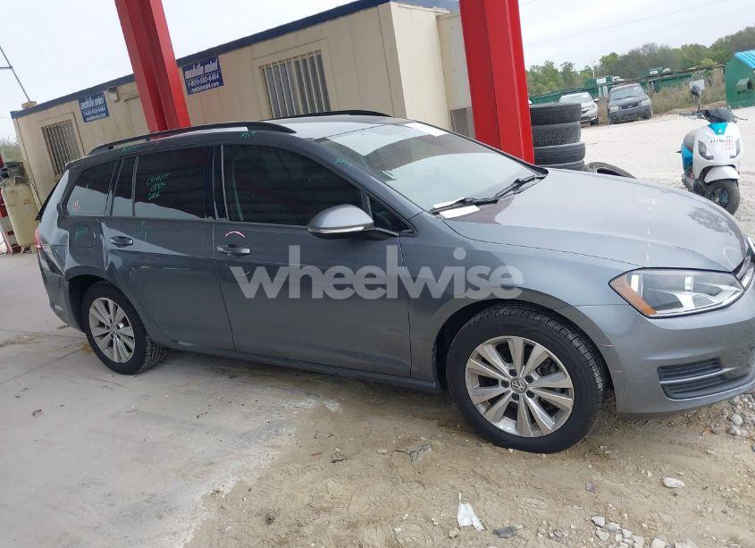 Photo 13 of 2017 Volkswagen Golf SPORTWAGEN TSI S (VIN 3VWU17AU6HM528933)