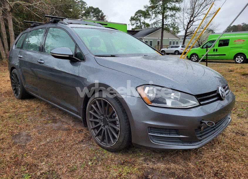 Photo 2 of 2017 Volkswagen Golf SPORTWAGEN TSI S (VIN 3VWU17AUXHM532015)