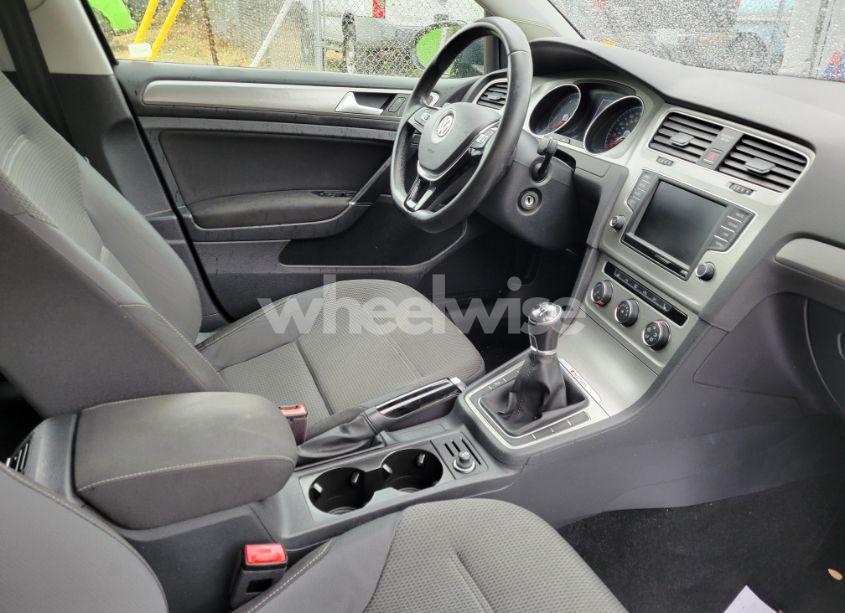 Photo 5 of 2017 Volkswagen Golf SPORTWAGEN TSI S (VIN 3VWU17AUXHM532015)