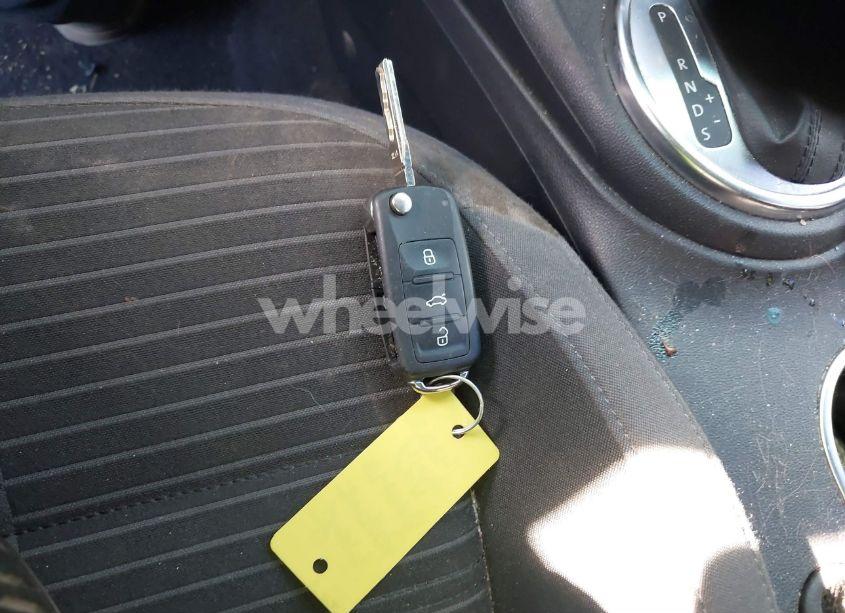 Photo 11 of 2014 Volkswagen Beetle 2.0T R-LINE (VIN 3VWVT7AT0EM652262)