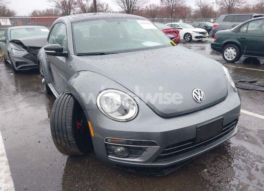 2014 Volkswagen Beetle 2.0T R-LINE (VIN 3VWVT7AT7EM639203) main photo