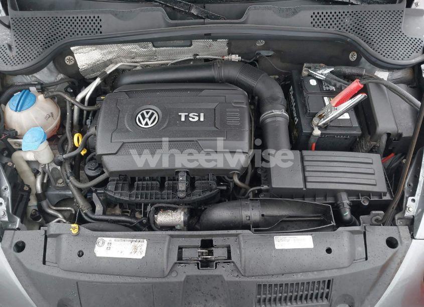 Photo 10 of 2014 Volkswagen Beetle 2.0T R-LINE (VIN 3VWVT7AT7EM639203)