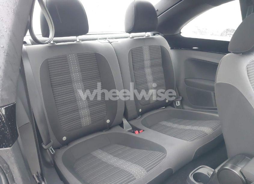 Photo 8 of 2014 Volkswagen Beetle 2.0T R-LINE (VIN 3VWVT7AT7EM639203)