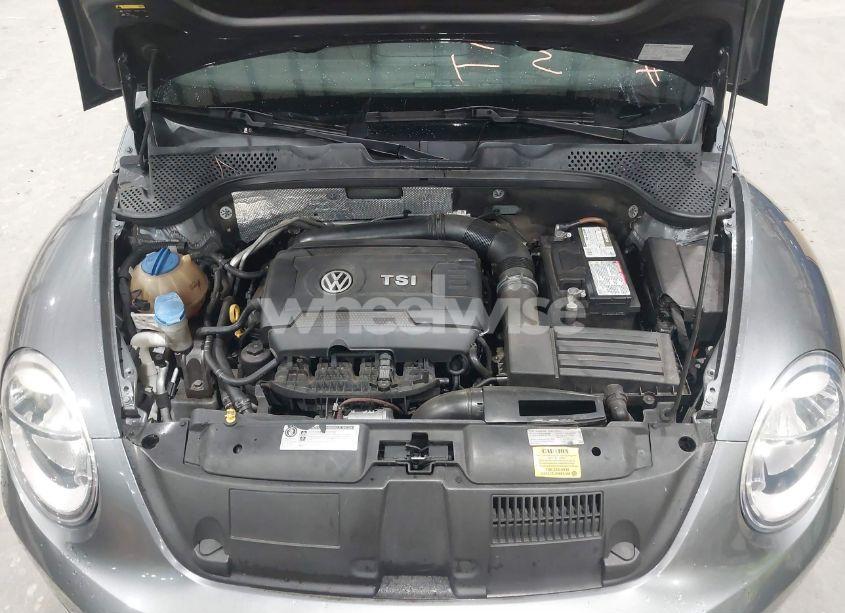 Photo 10 of 2014 Volkswagen Beetle 2.0T R-LINE (VIN 3VWVT7AT8EM630655)