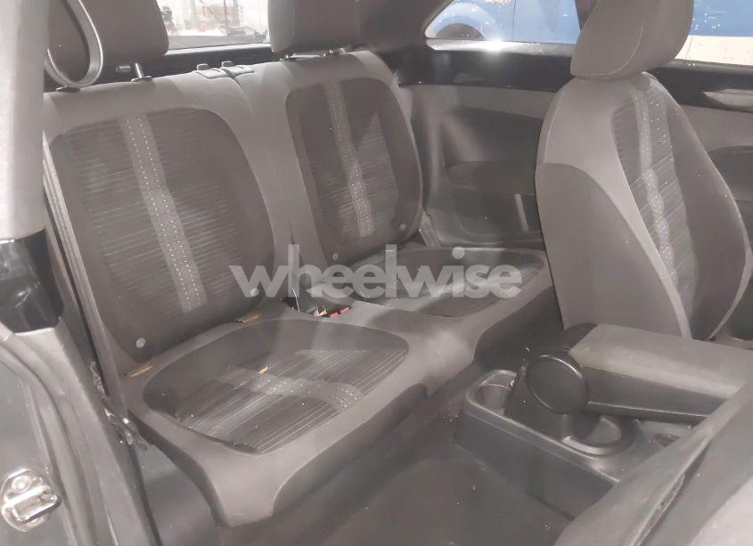 Photo 8 of 2014 Volkswagen Beetle 2.0T R-LINE (VIN 3VWVT7AT8EM630655)