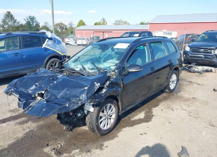 Photo 2 of 2019 Volkswagen Golf SPORTWAGEN 1.4T S/1.4T SE (VIN 3VWY57AU0KM511316)