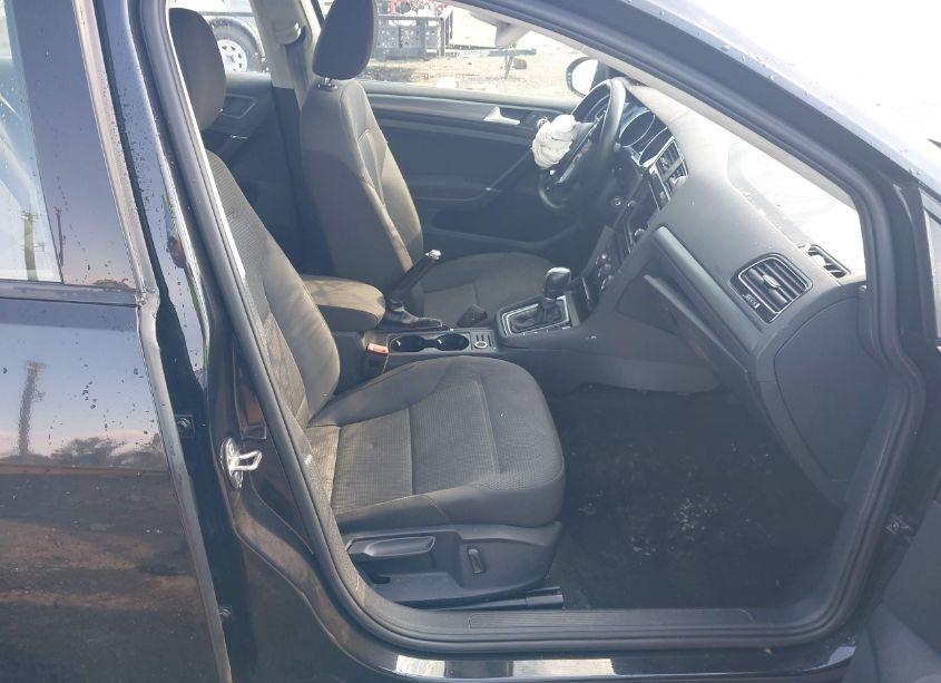 Photo 5 of 2019 Volkswagen Golf SPORTWAGEN 1.4T S/1.4T SE (VIN 3VWY57AU0KM511316)