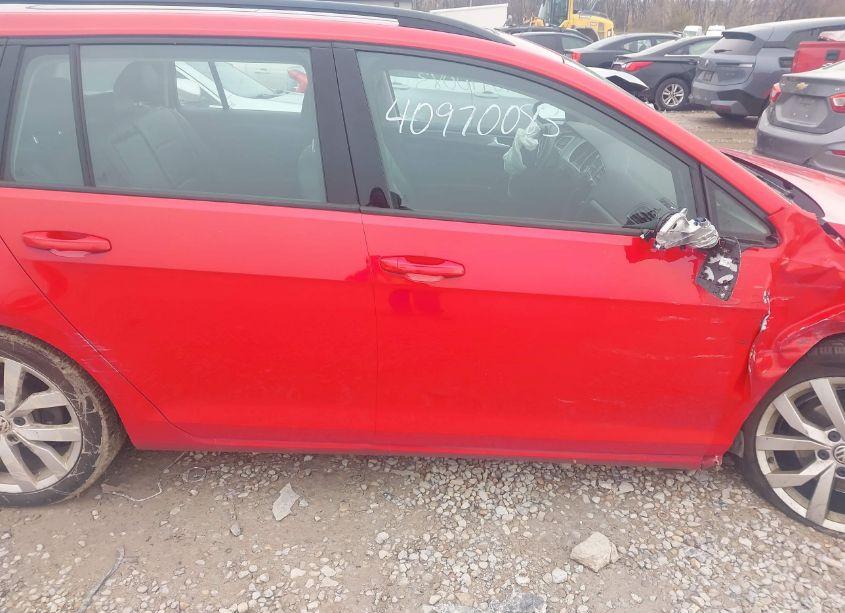 Photo 13 of 2019 Volkswagen Golf SPORTWAGEN 1.4T S/1.4T SE (VIN 3VWY57AU1KM500101)