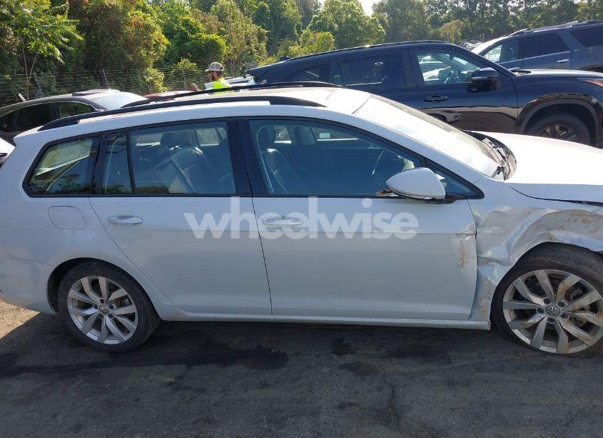 Photo 13 of 2019 Volkswagen Golf SPORTWAGEN 1.4T S/1.4T SE (VIN 3VWY57AU3KM515165)