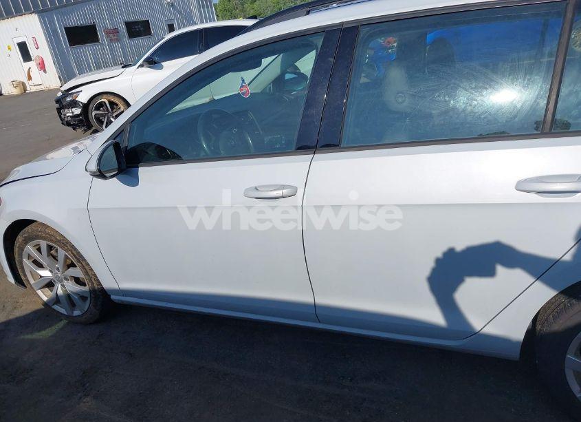 Photo 14 of 2019 Volkswagen Golf SPORTWAGEN 1.4T S/1.4T SE (VIN 3VWY57AU3KM515165)