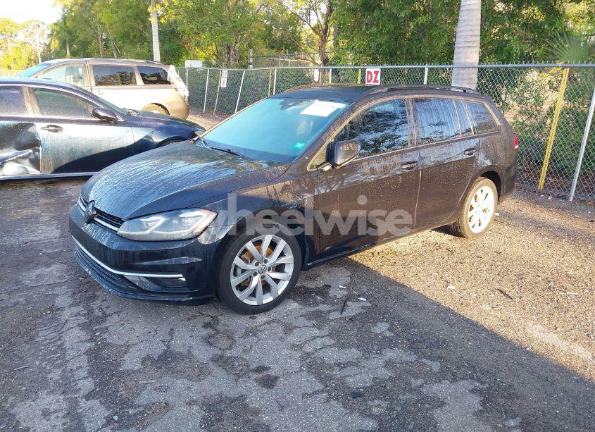 Photo 2 of 2019 Volkswagen Golf SPORTWAGEN 1.4T S/1.4T SE (VIN 3VWY57AU6KM507092)