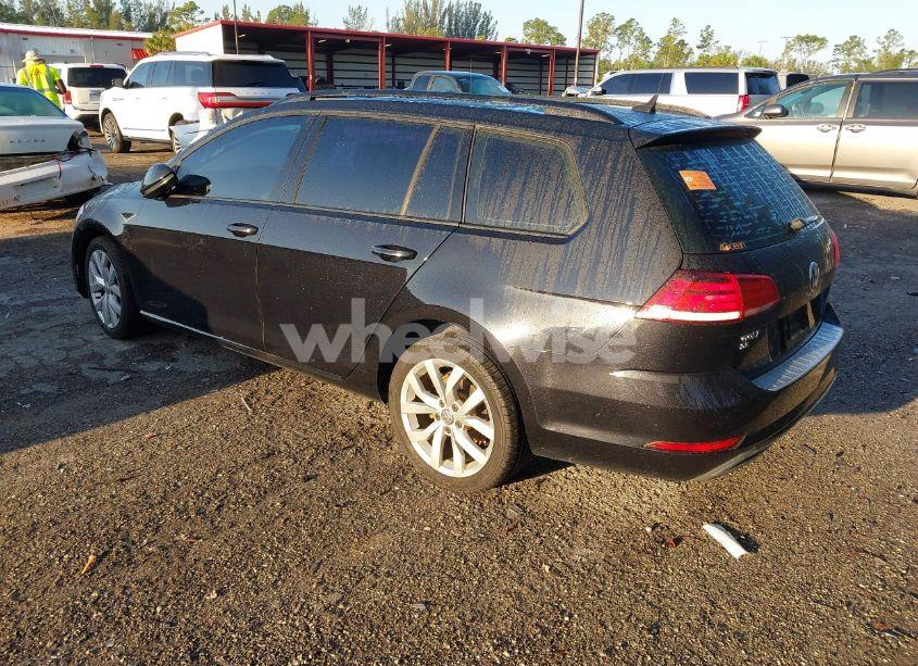 Photo 3 of 2019 Volkswagen Golf SPORTWAGEN 1.4T S/1.4T SE (VIN 3VWY57AU6KM507092)