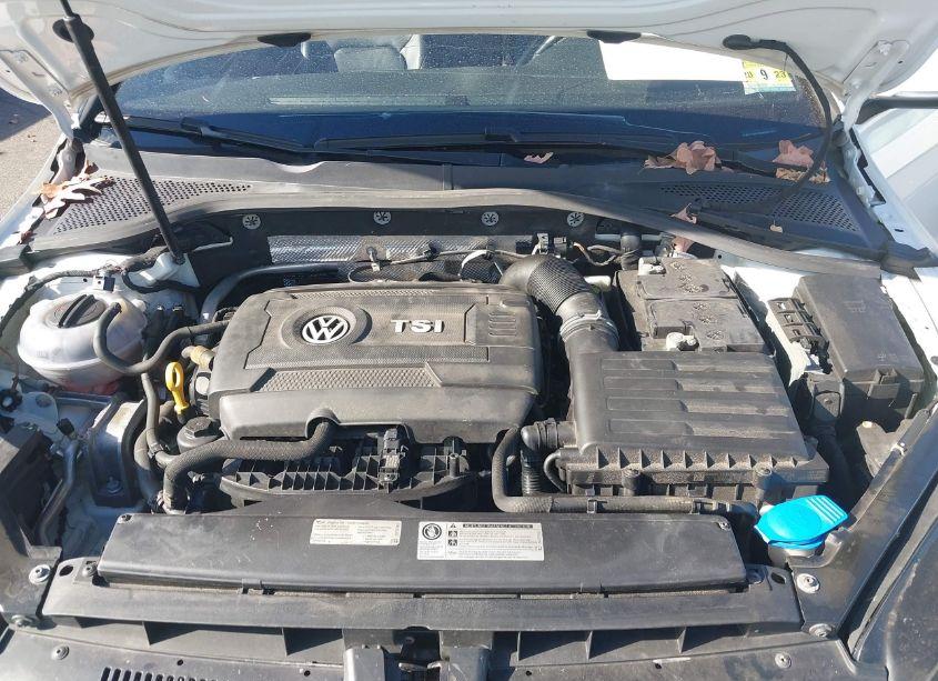 Photo 10 of 2016 Volkswagen Golf GTI SE 2-DOOR (VIN 3VWYT7AU2GM005192)