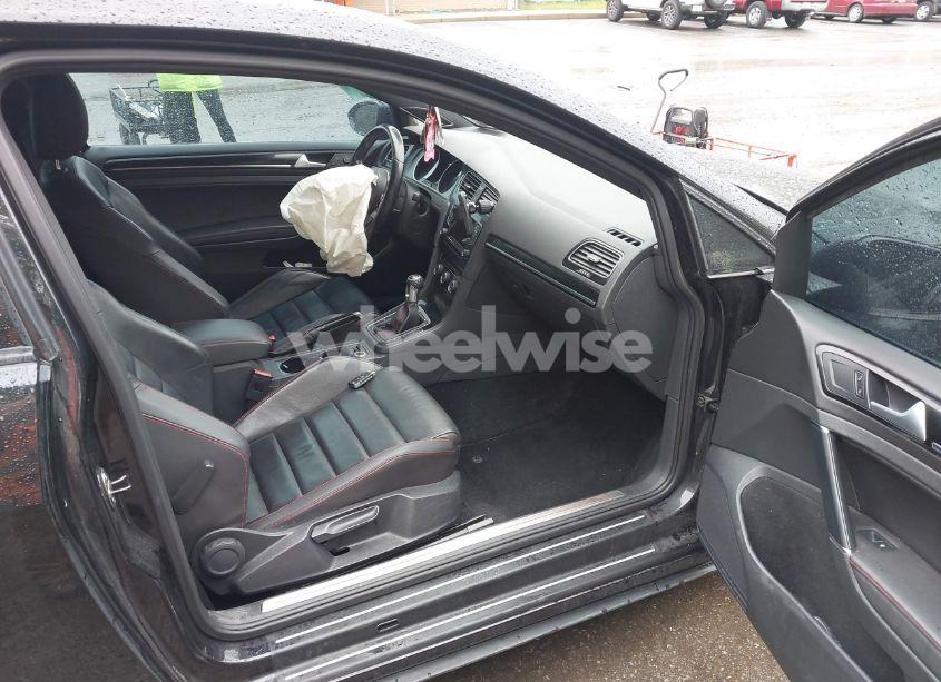 Photo 5 of 2015 Volkswagen Golf GTI 2.0T SE 2-DOOR (VIN 3VWYT7AU8FM065976)