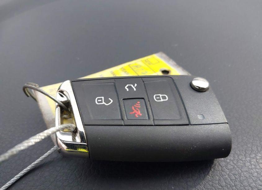 Photo 11 of 2015 Volkswagen Golf GTI 2.0T SE 2-DOOR (VIN 3VWYT7AUXFM027648)