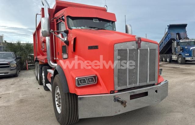 Photo 2 of 2004 KENWORTH CONSTRUCTION T800 CONSTRUCTION DUMP TRUCK DUMP TRUCK (VIN 3WKDA48X64F054595)