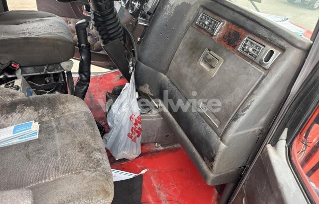 Photo 3 of 2004 KENWORTH CONSTRUCTION T800 CONSTRUCTION DUMP TRUCK DUMP TRUCK (VIN 3WKDA48X64F054595)