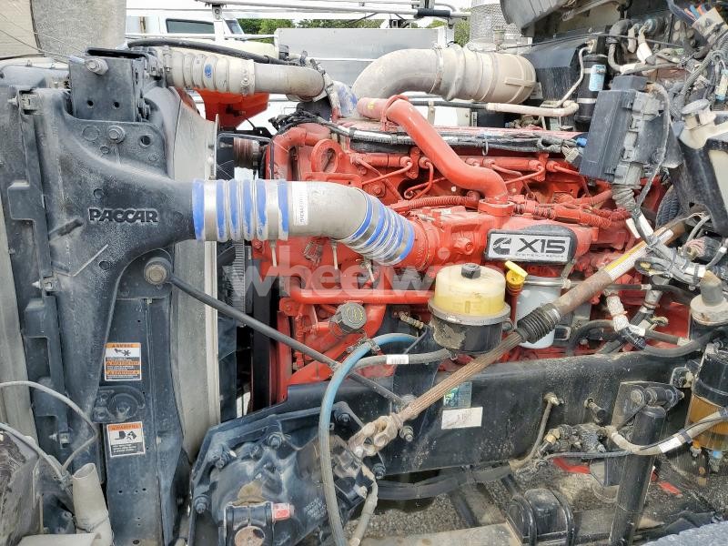 Photo 2 of 2019 KENWORTH CONSTRUCTION T800 (VIN 3WKDD40X8KF257262)