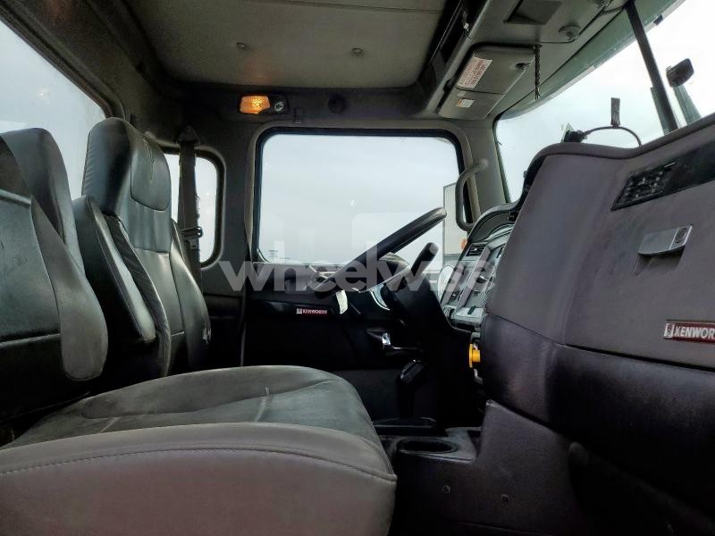 Photo 6 of 2019 KENWORTH CONSTRUCTION T800 (VIN 3WKDD40X8KF257262)