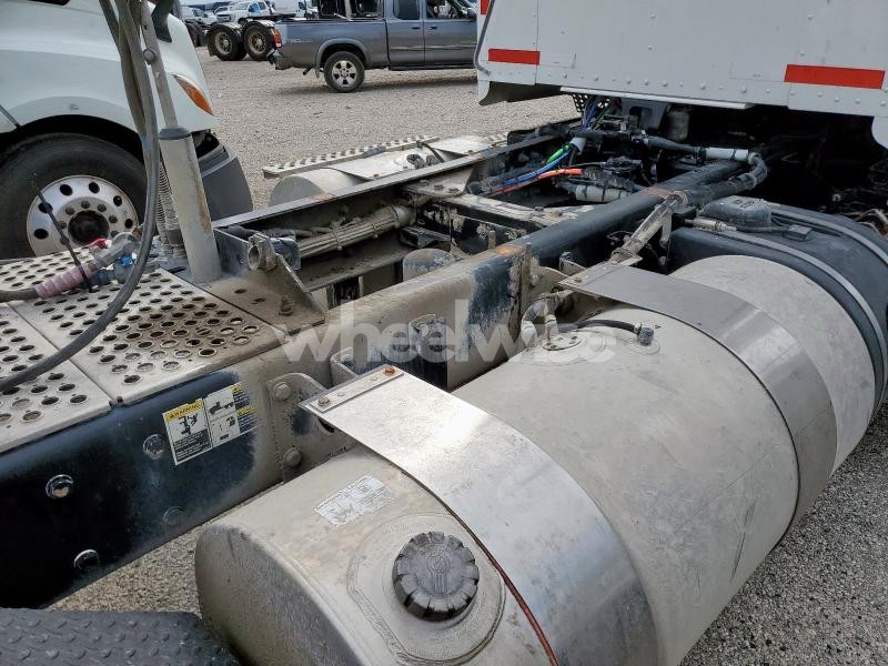 Photo 7 of 2019 KENWORTH CONSTRUCTION T800 (VIN 3WKDD40X8KF257262)