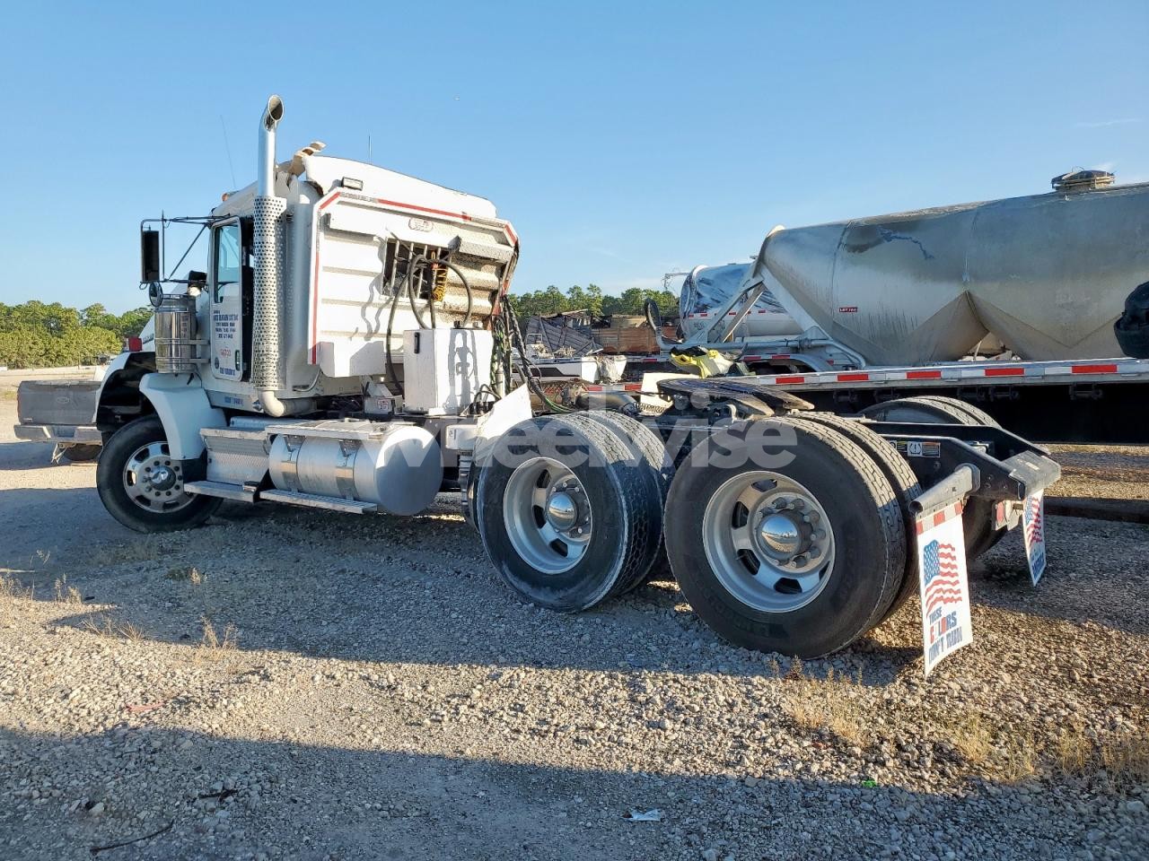 Photo 3 of 2020 KENWORTH T800 SEMI TRUCK (VIN 3WKDD49X0LF425335)