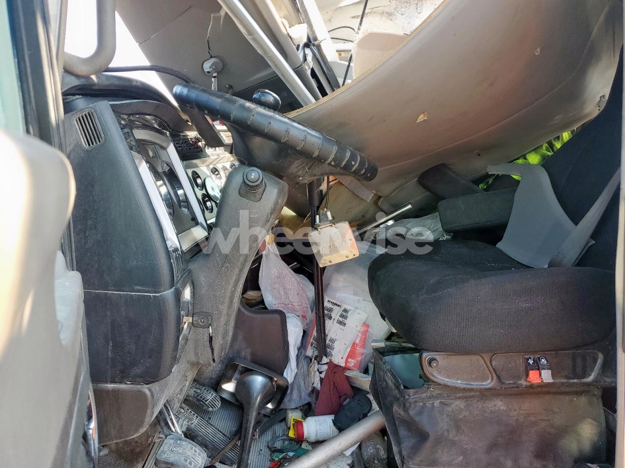 Photo 5 of 2020 KENWORTH T800 SEMI TRUCK (VIN 3WKDD49X0LF425335)