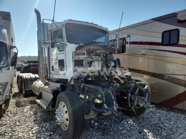 Photo 2 of 2019 KENWORTH T800 SEMI TRUCK (VIN 3WKDD49X5KF292179)