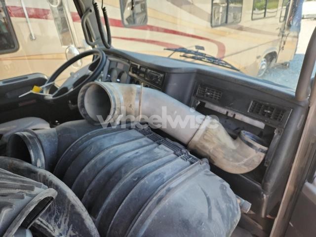 Photo 3 of 2019 KENWORTH T800 SEMI TRUCK (VIN 3WKDD49X5KF292179)