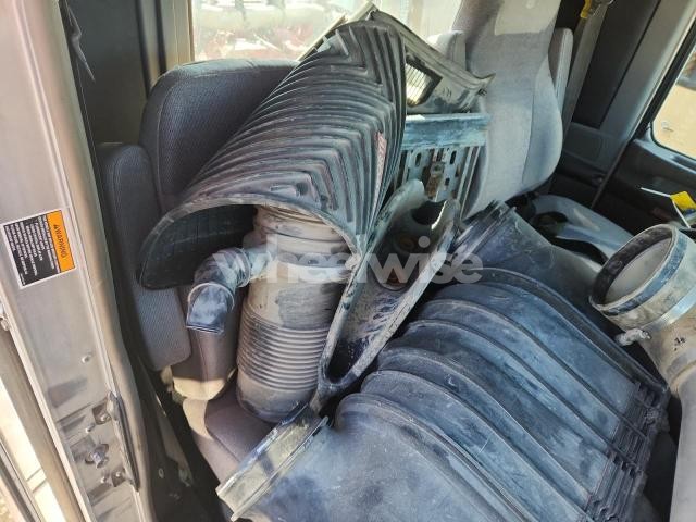 Photo 4 of 2019 KENWORTH T800 SEMI TRUCK (VIN 3WKDD49X5KF292179)