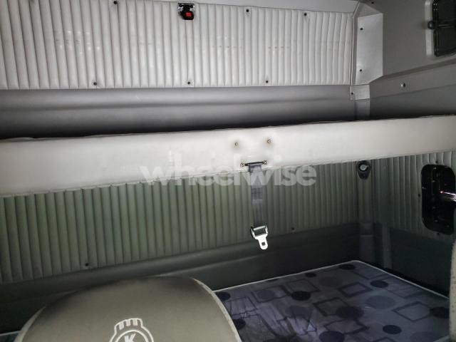 Photo 3 of 2016 KENWORTH T800 SEMI TRUCK (VIN 3WKDP49X0GF101833)