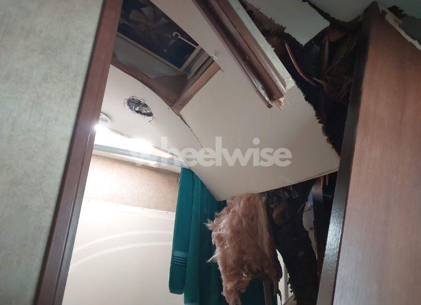 Photo 15 of 2013 Dutchmen Komfort TRAVEL TRAILER (VIN 47CFKMV22DP630880)