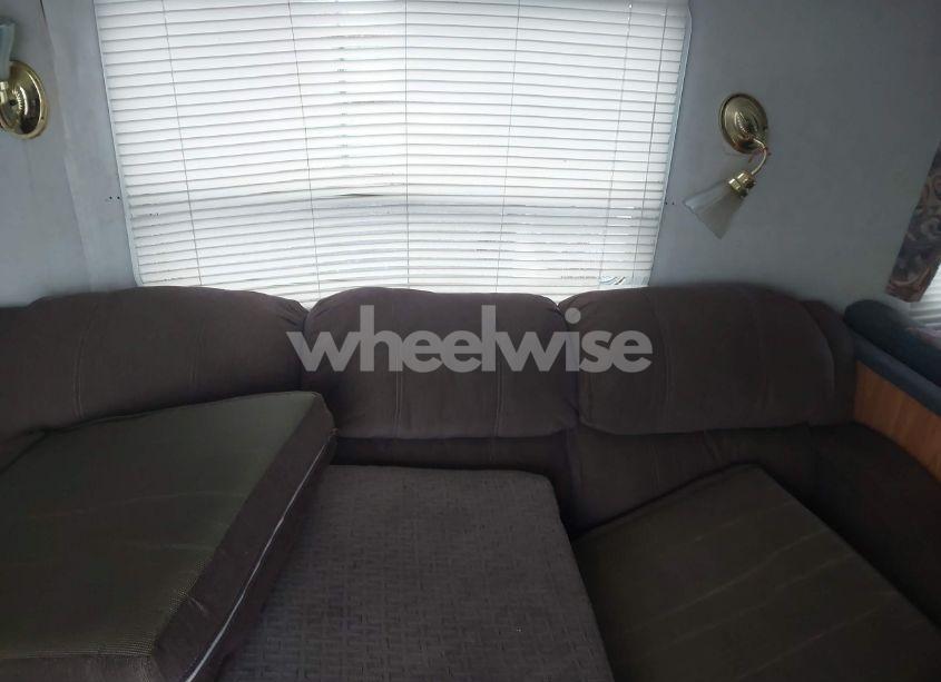 Photo 5 of 2000 Dutchmen Supreme (VIN 47CFS0P29YP601078)