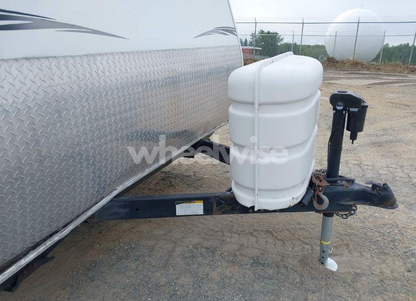 Photo 10 of 2005 Thor Chateau N/A (VIN 47CTA2P215L114249)