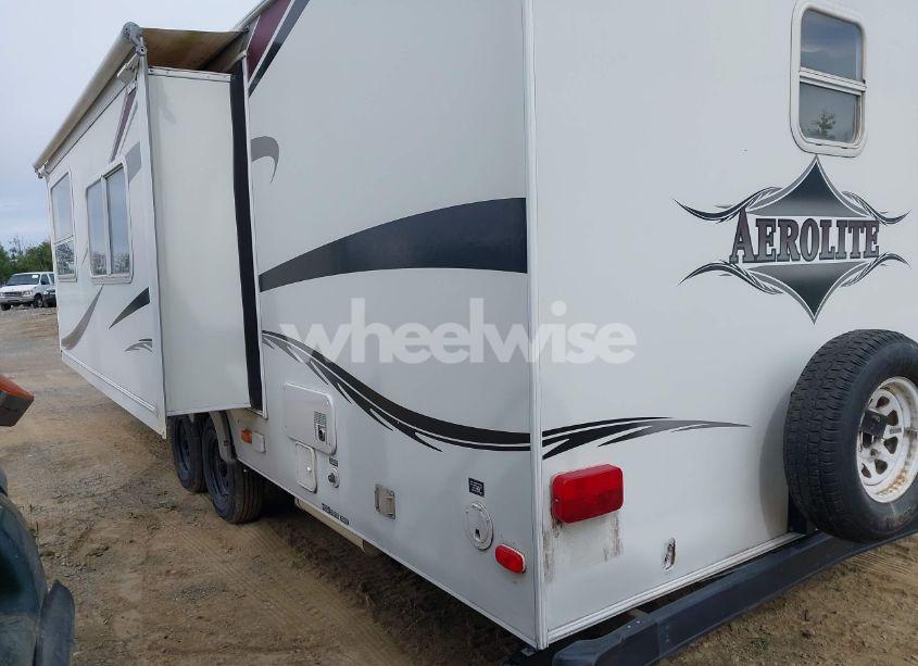 Photo 3 of 2005 Thor Chateau N/A (VIN 47CTA2P215L114249)