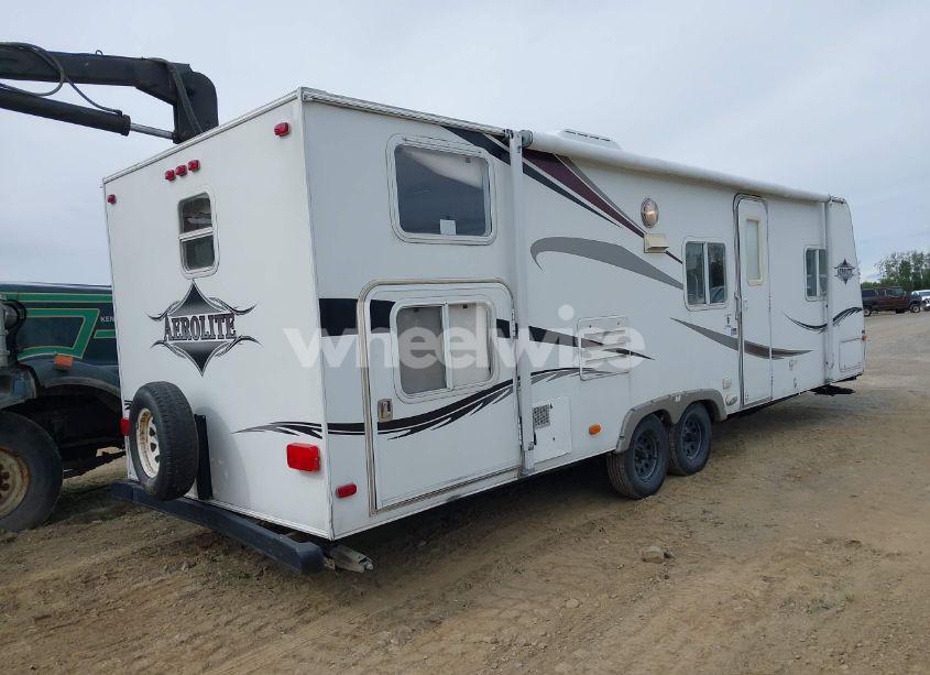 Photo 4 of 2005 Thor Chateau N/A (VIN 47CTA2P215L114249)