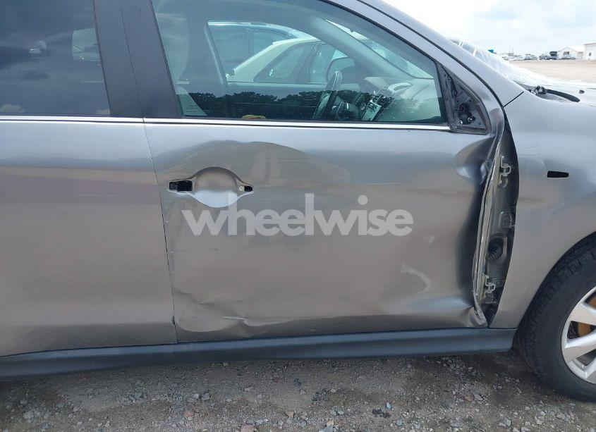 Photo 6 of 2015 Mitsubishi Outlander SPORT SE (VIN 4A4AR4AU1FE043026)