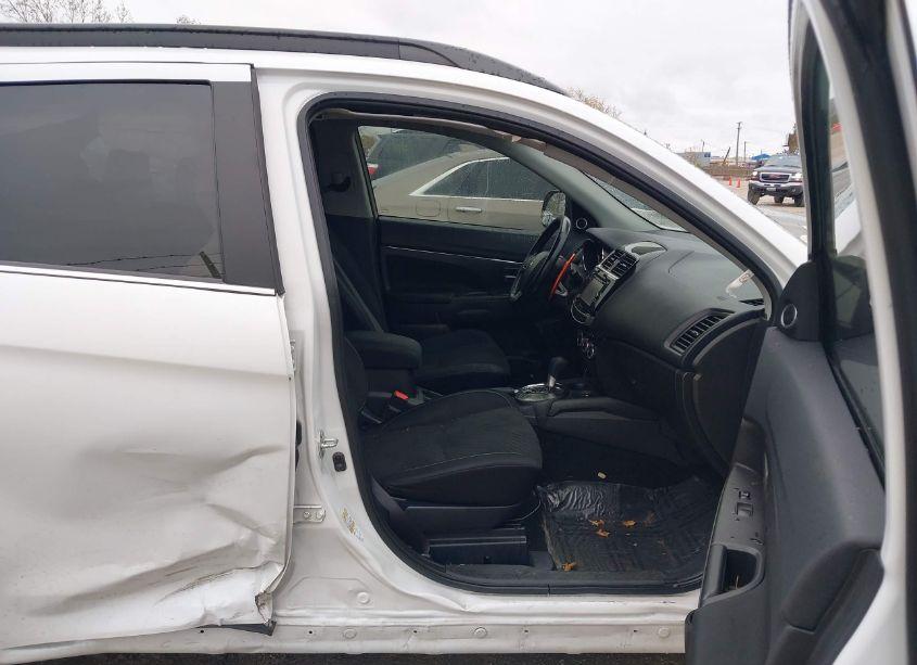 Photo 5 of 2015 Mitsubishi Outlander SPORT SE (VIN 4A4AR4AU5FE028495)