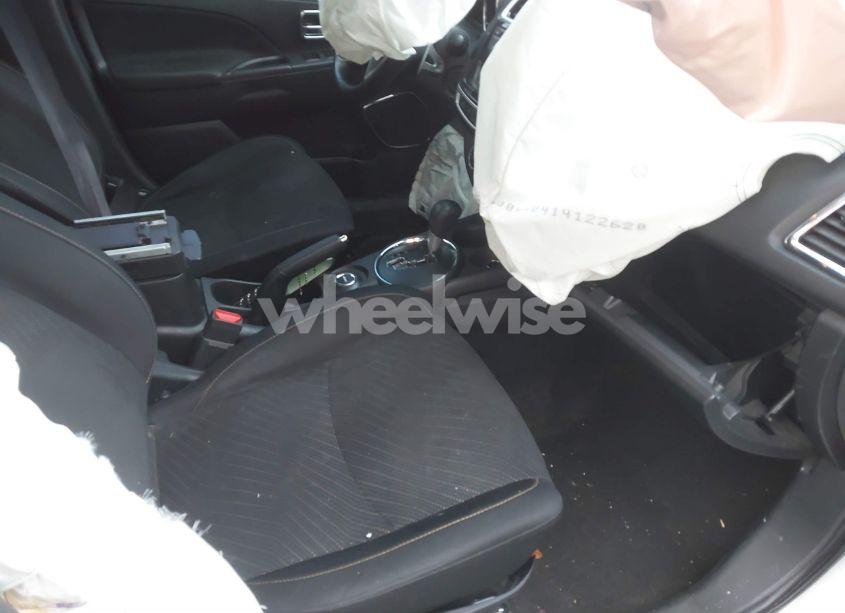 Photo 5 of 2015 Mitsubishi Outlander SPORT SE (VIN 4A4AR4AU8FE039619)