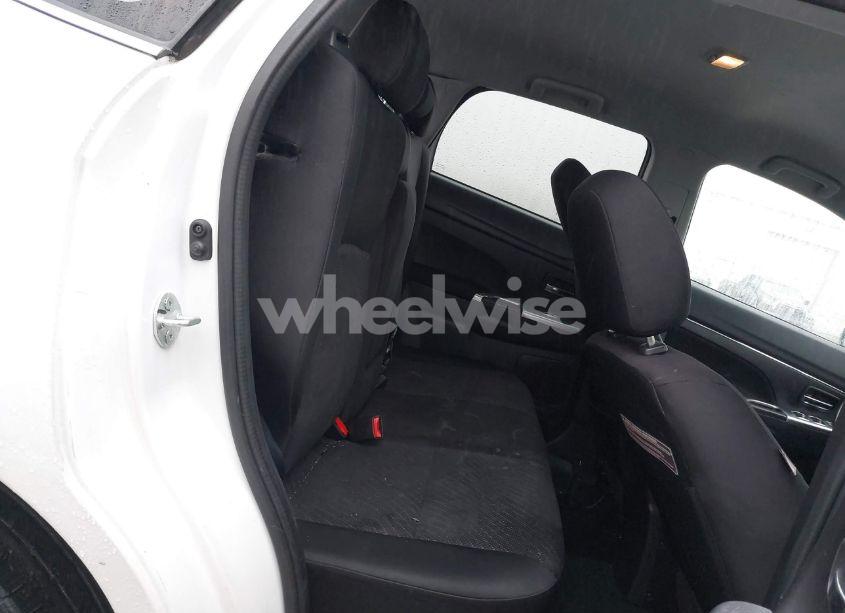 Photo 8 of 2015 Mitsubishi Outlander SPORT SE (VIN 4A4AR4AUXFE057829)