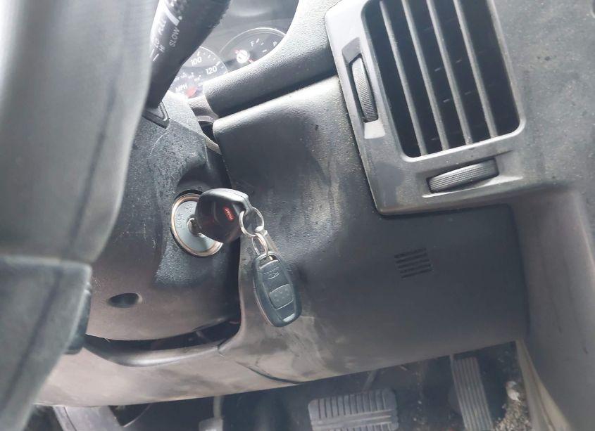 Photo 11 of 2011 Mitsubishi Endeavor (VIN 4A4JN2AS8BE014972)