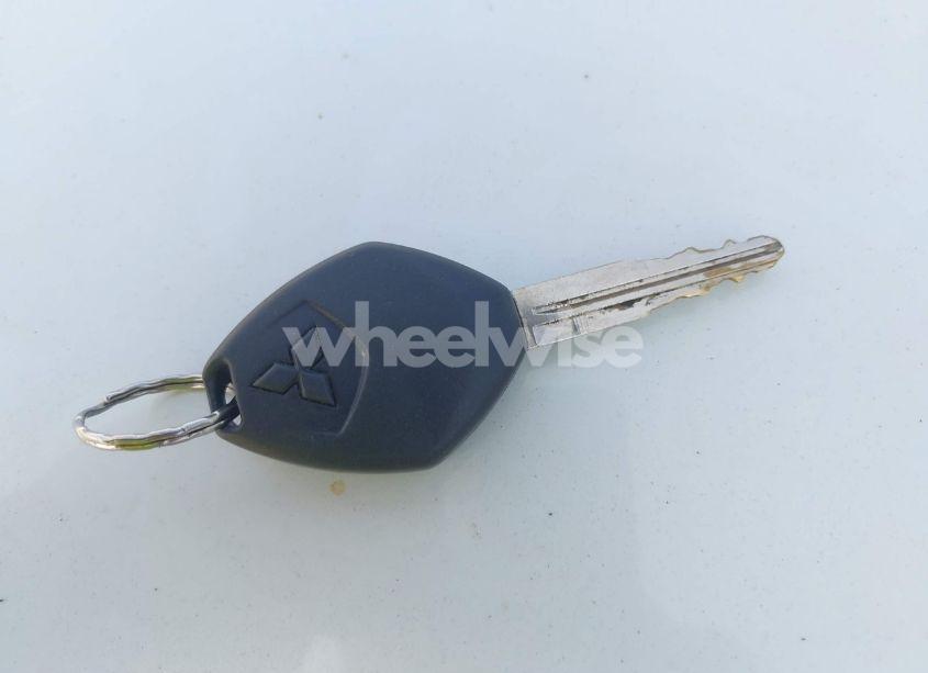 Photo 11 of 2011 Mitsubishi Endeavor (VIN 4A4JN2AS8BE036521)