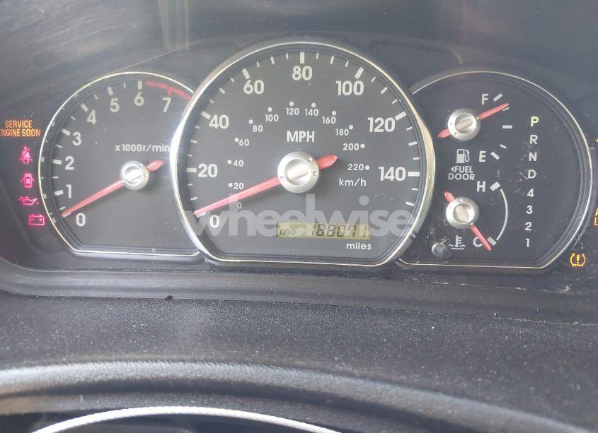 Photo 7 of 2011 Mitsubishi Endeavor (VIN 4A4JN2AS8BE036521)