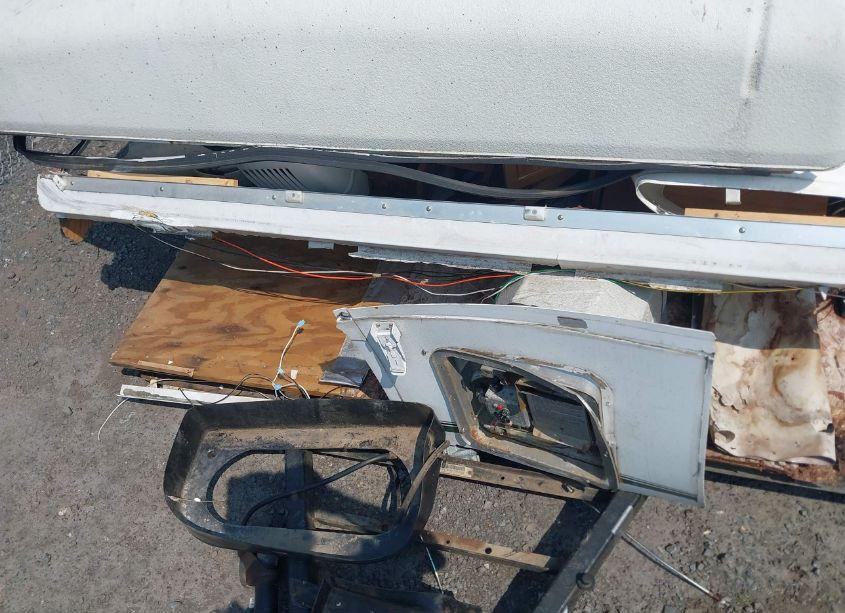 Photo 10 of 1999 Starcraft Venture N/A (VIN 4CP678H19X7263656)