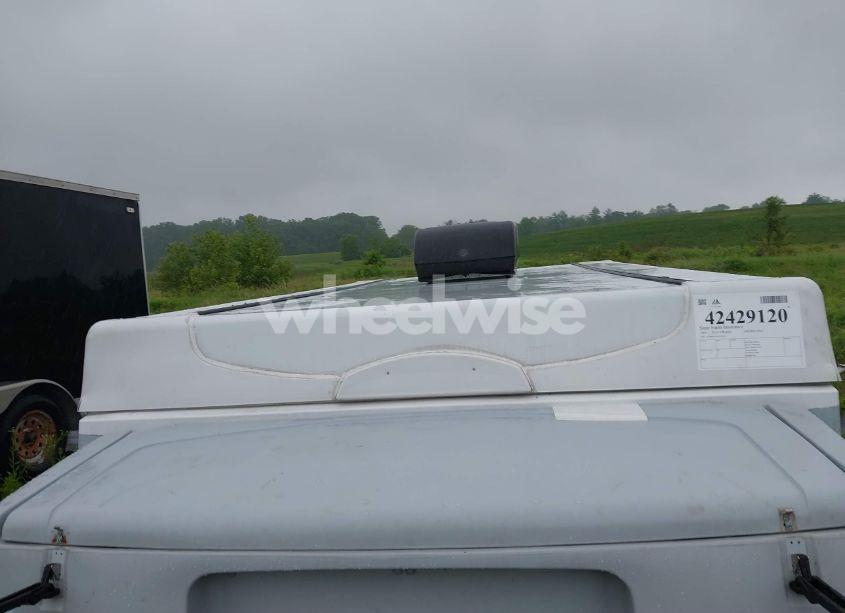 Photo 18 of 2006 Fleetwood Americana (VIN 4CP681H1457269317)