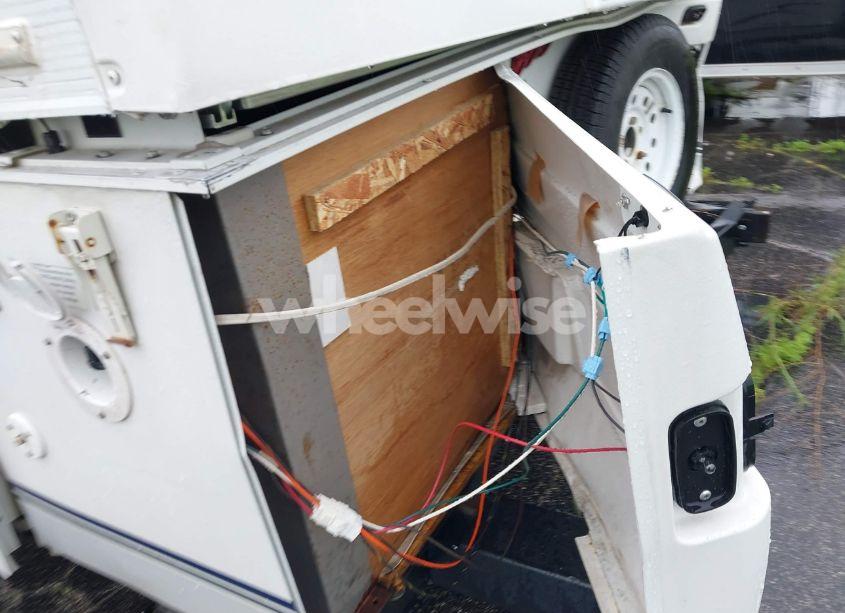 Photo 8 of 2006 Fleetwood Americana (VIN 4CP681H1457269317)