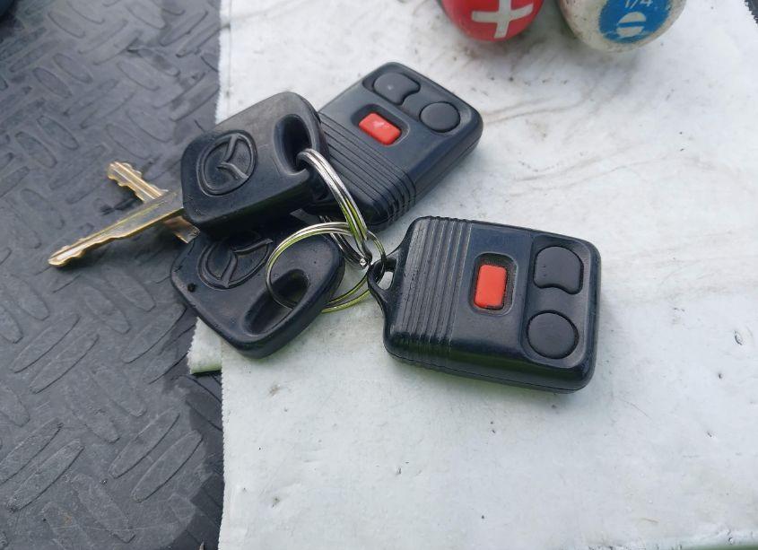 Photo 11 of 2001 Mazda Tribute ES V6/LX V6 (VIN 4F2CU08131KM10196)