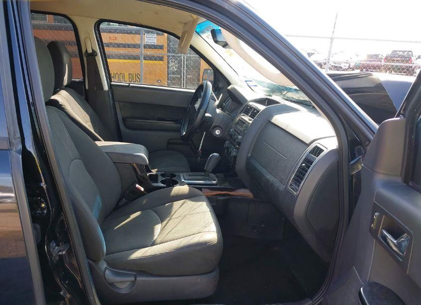 Photo 5 of 2010 Mazda Tribute I SPORT (VIN 4F2CY0C74AKM10031)