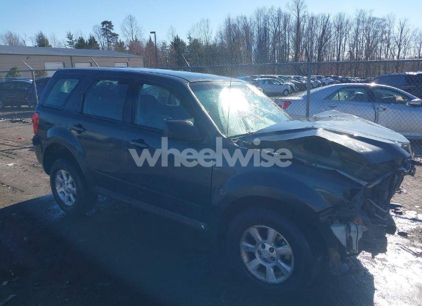 2010 Mazda Tribute I SPORT (VIN 4F2CY0C76AKM00181) main photo