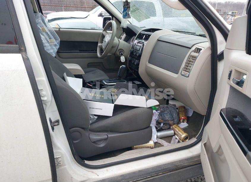 Photo 5 of 2010 Mazda Tribute I SPORT (VIN 4F2CY9C77AKM01439)