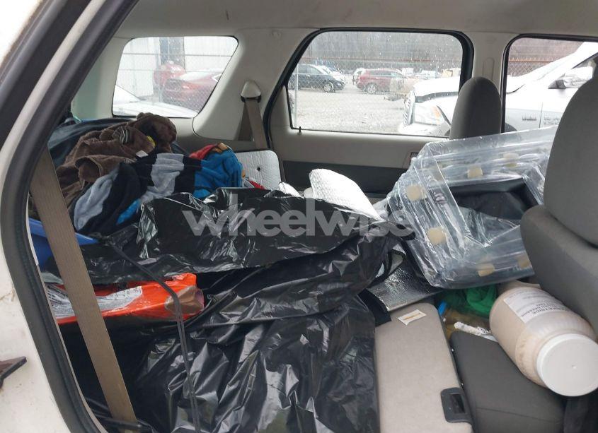 Photo 8 of 2010 Mazda Tribute I SPORT (VIN 4F2CY9C77AKM01439)